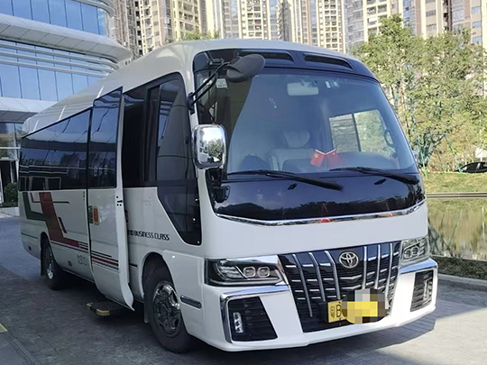 深圳12座蒙娜丽莎豪华中巴出租